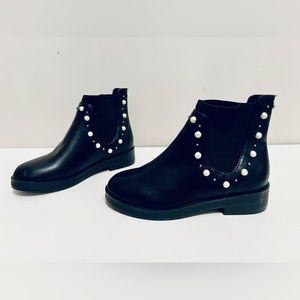 NEW- Zara Girls Boots with pearl bejeweled accents (Size 30 EU / 12.5 US)